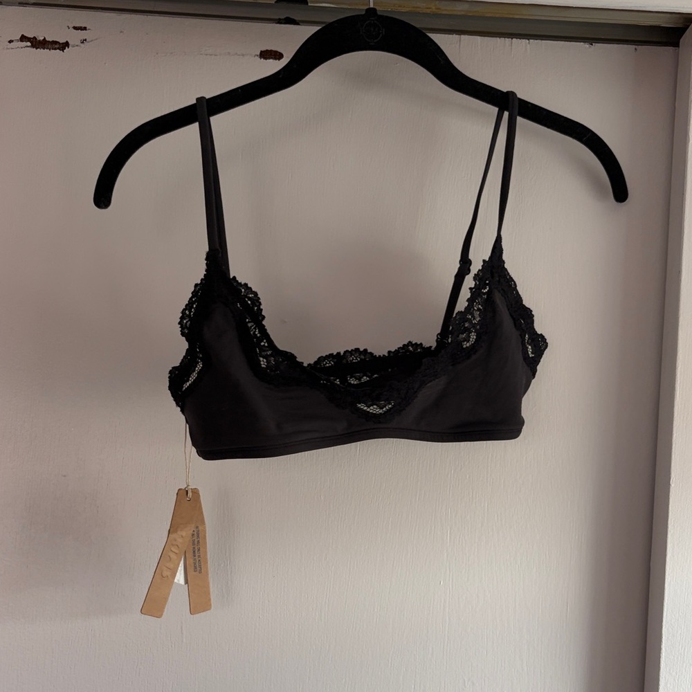 Fits everybody scoop bralette